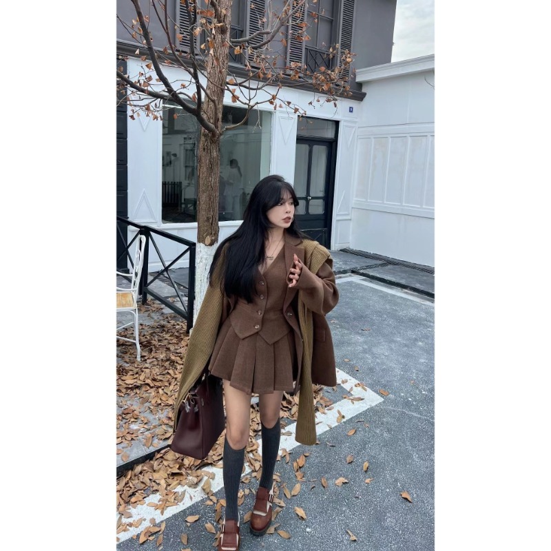 طقم نسائي فاخر من ثلاث قطع من  - مراجعة Winter Wear Clothes وسعره
