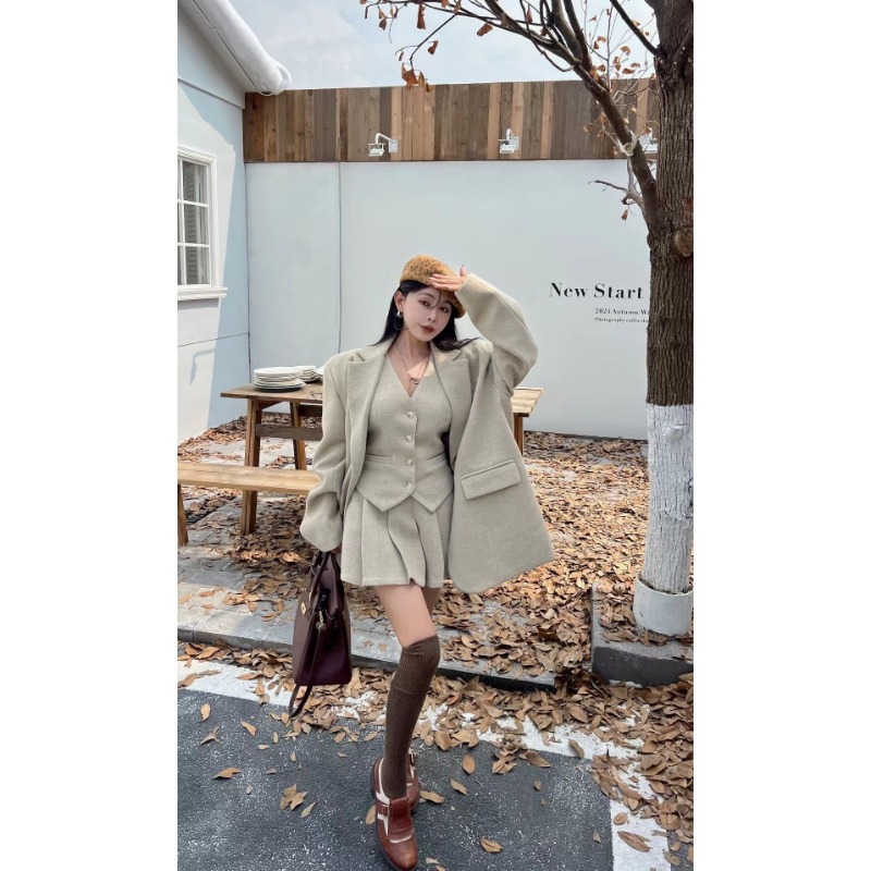 طقم نسائي فاخر من ثلاث قطع من  - مراجعة Winter Wear Clothes وسعره
