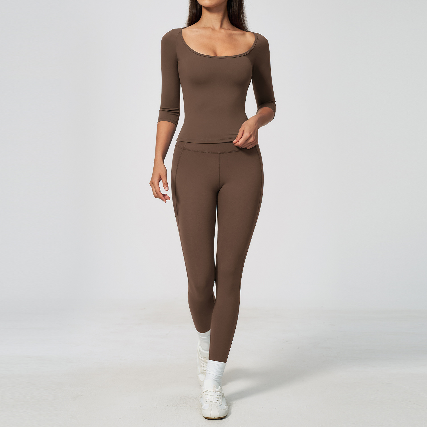 طقم يوغا نسائي من قطعتين: توب  - مراجعة Winter Clothing Logos وسعره